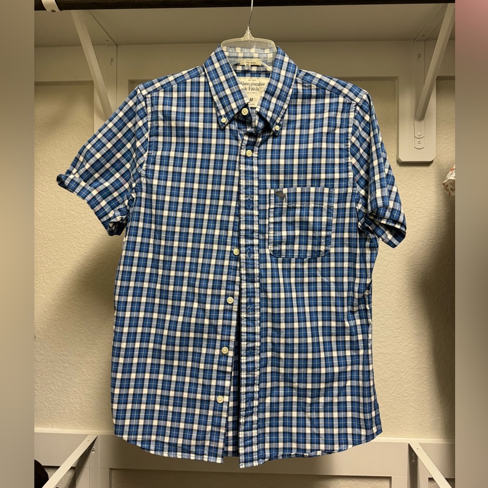 Abercrombie blue and white plaid short sleeve button down collared shirt